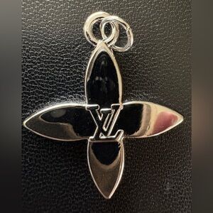 Beautiful LV Logo Zipper Pull on Silver Tone Hardware!